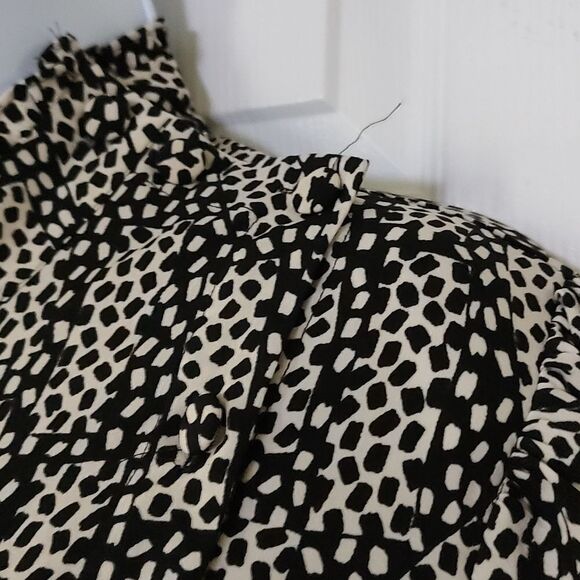 Who What Wear Plus Size Long Sleeve Asymmetric Button peplum Blouse Sz 16 - Picture 4 of 8